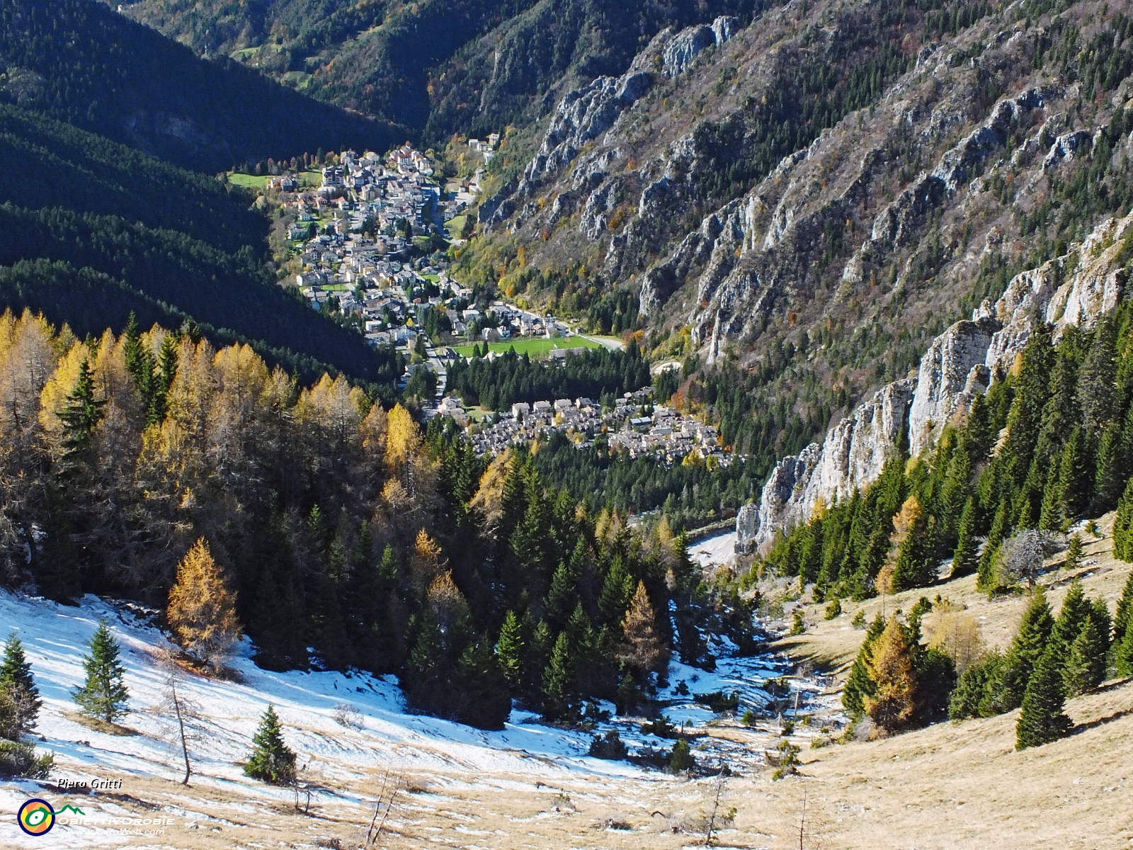 29 vista sulla valle di Piazzatorre....JPG